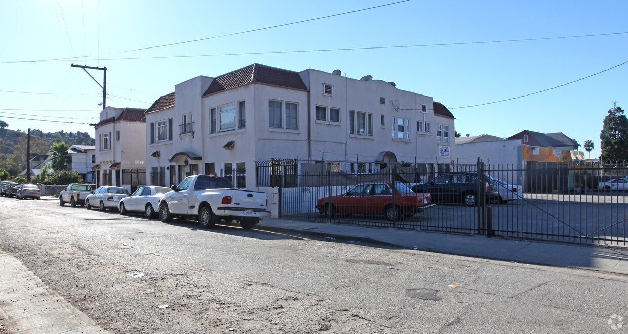 Foto del edificio - 106-112 E Sycamore Park Dr