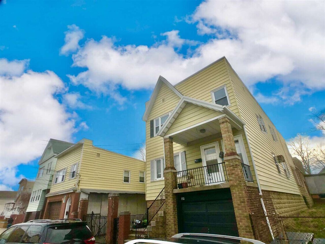 36 W 21st St, Bayonne, NJ 07002 House for Rent in Bayonne, NJ