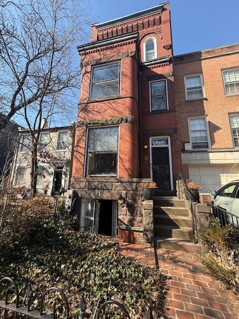 Foto del edificio - 219 9th St SE