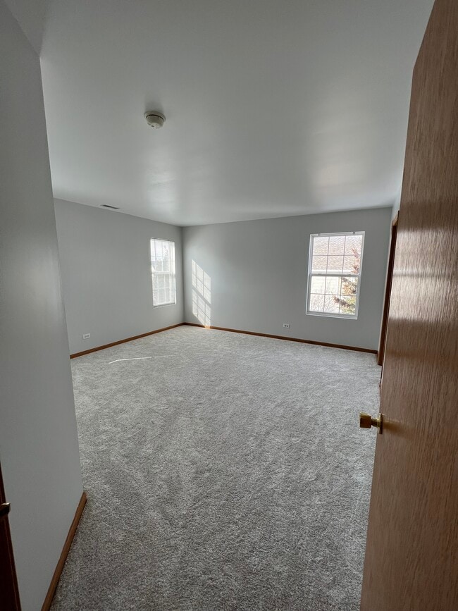 Building Photo - 1470 Millbrook Dr