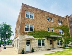 Building Photo - 114 N Spring St