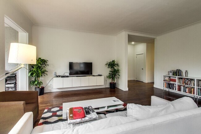 Foto del edificio - 1145 E Hyde Park Blvd