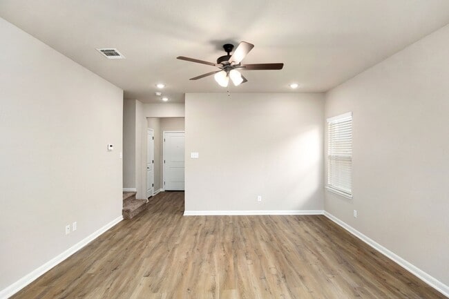 Building Photo - ONE MONTH FREE! Modern 3-Bedroom Townhome Near Brooks City Base – $1,395