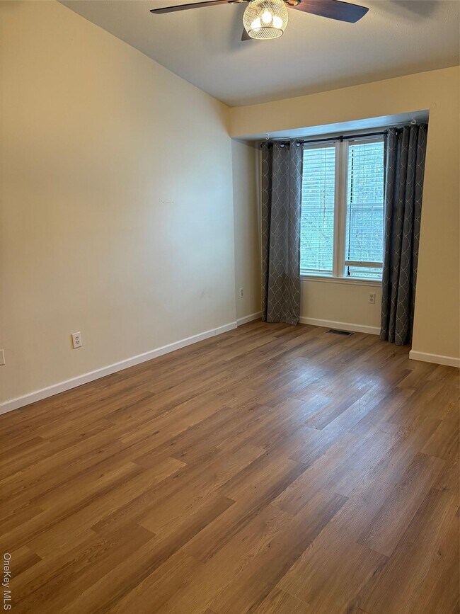 Foto del edificio - 1418 Whispering Hills Dr