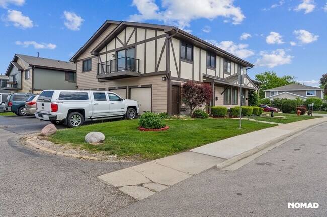 Building Photo - Charming 2BR Duplex in Hanover Park