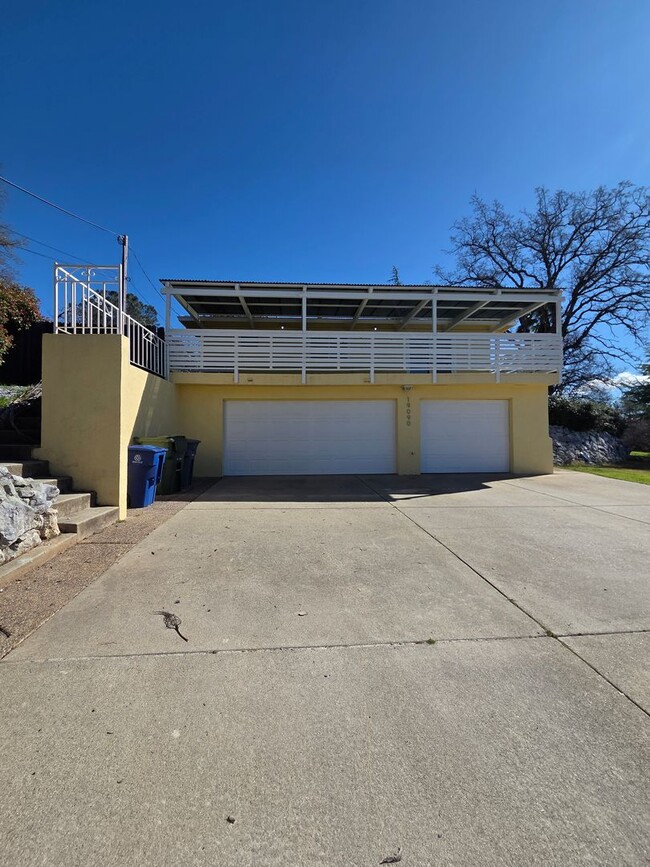 Building Photo - 19090 Hollow Ln