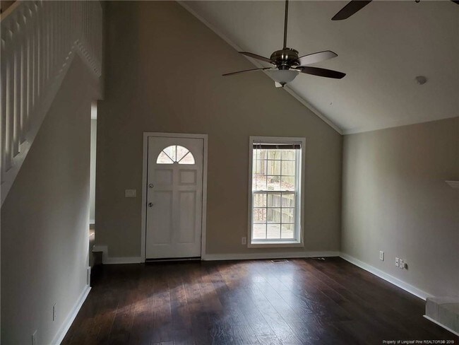 Foto del edificio - 316 Whipple Tree Ln