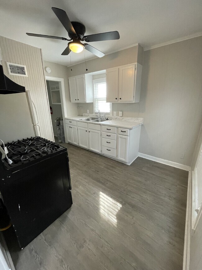 Foto del edificio - Charming 1-Bedroom house in Wichita with l...