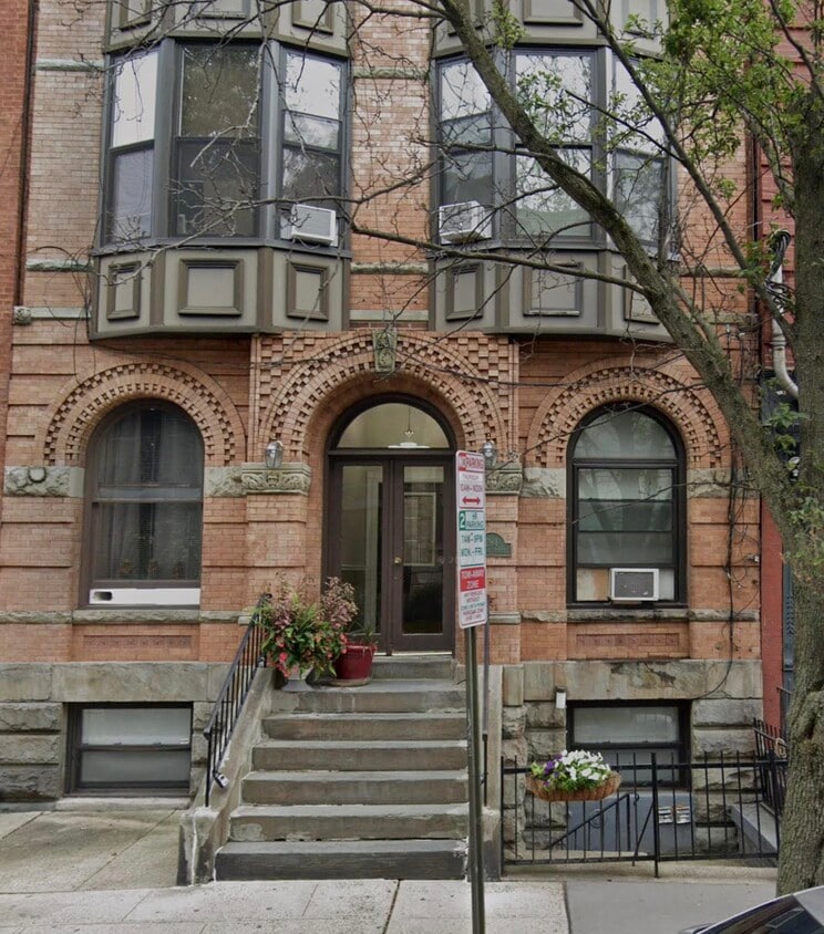Primary Photo - 294 Barrow St