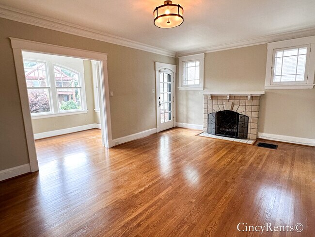 Building Photo - 2850 Observatory Ave