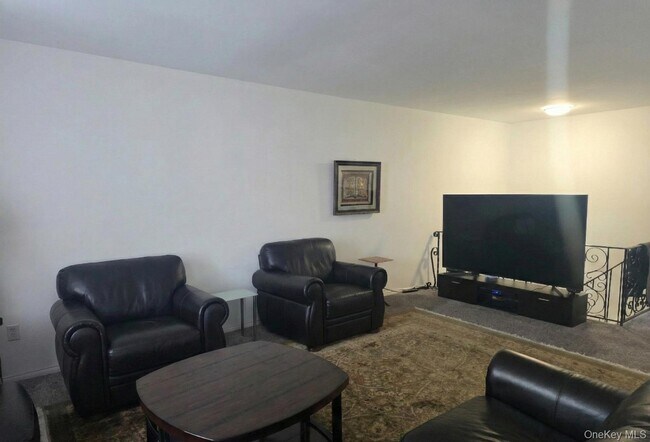 Foto del edificio - 223-16 56th Rd