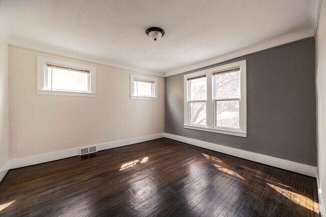 Foto del edificio - 3 Bedroom - 1 Bath - $1,295