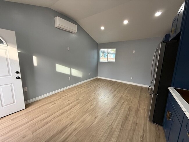 Photo - 1616 E Harding St Apartment