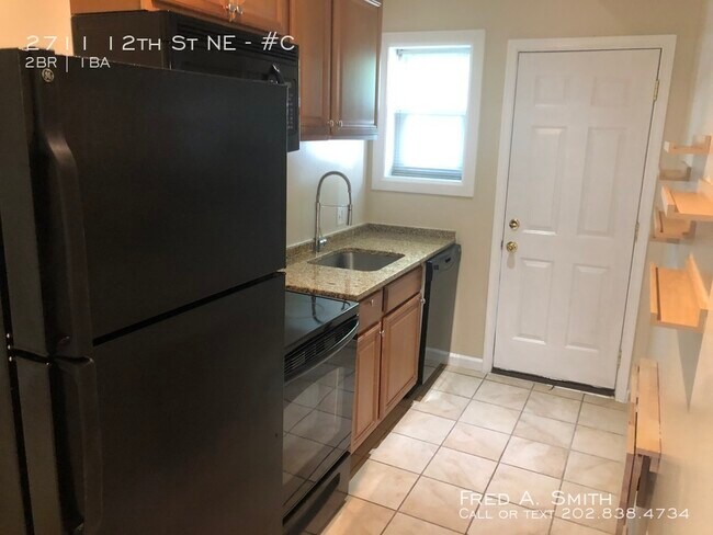 Building Photo - 2 Bedroom Top Floor Unit in Brookland