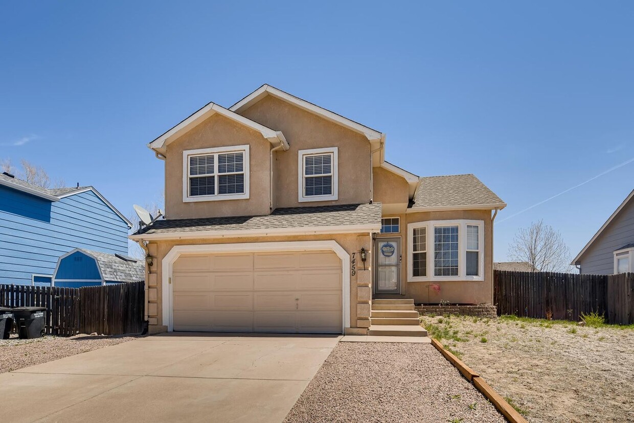 Foto principal - 4 Bed 4 Bath Stetson Hills Home!