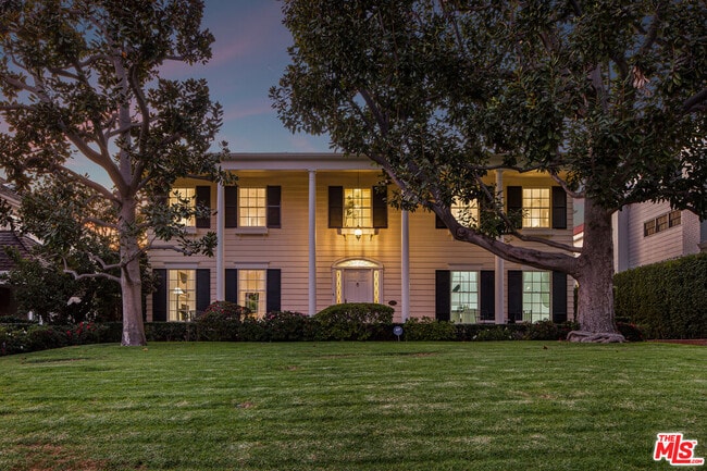 Foto del edificio - 625 Sierra Dr