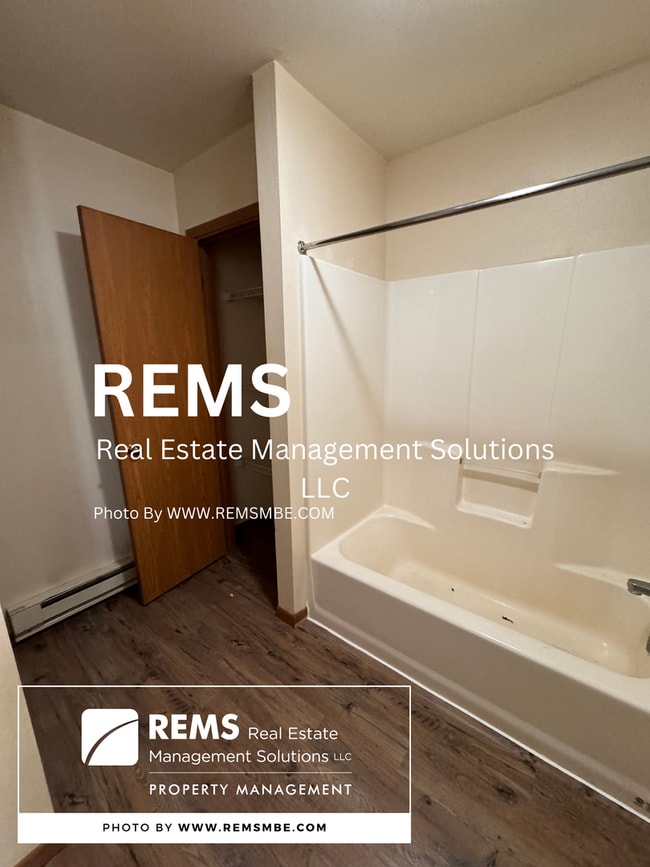 Building Photo - 503 7th St