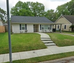 Building Photo - 1709 Gardenia Dr