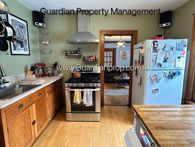 Foto del edificio - Northeast Spacious Upper Level Duplex, Har...
