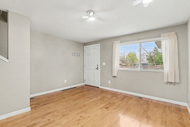 Foto del edificio - 2 Bedroom Townhome is Wheat Ridge!