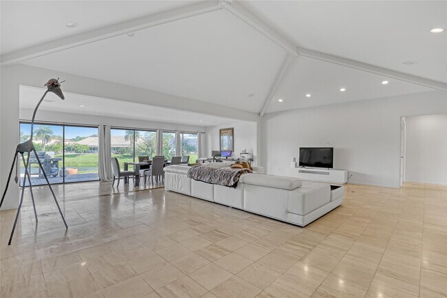 Foto del edificio - 4989 Pineview Cir