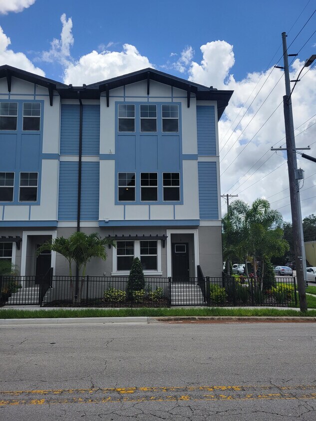 Primary Photo - 3126 W Azeele St
