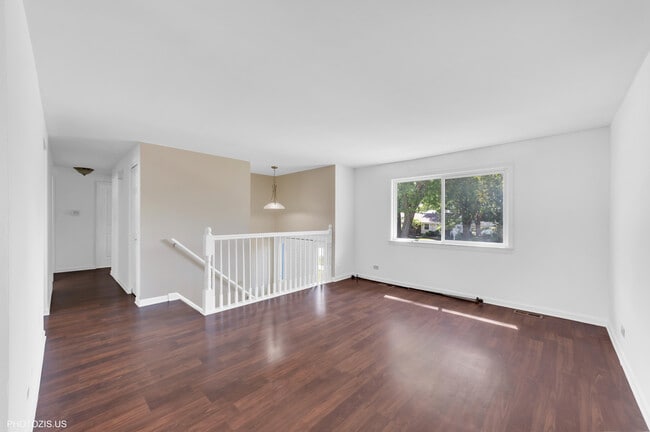 Building Photo - 728 Boxwood Dr