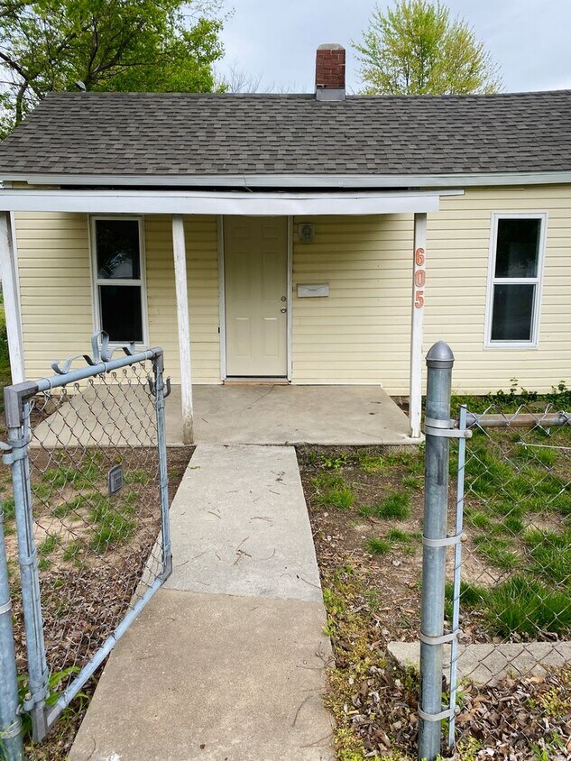 Foto principal - Cute Newly Renovated 1BR/1BA Home in Webb ...