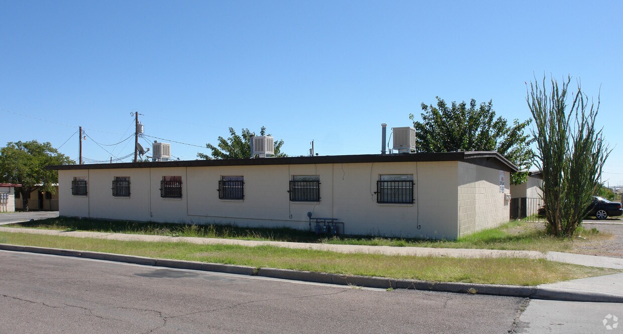 Primary Photo - 8968 N Gateway Blvd