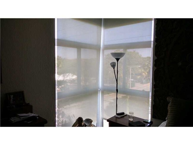 Foto del edificio - 8041 Harding Ave