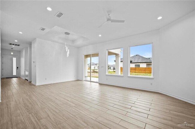 Foto del edificio - 31 E Conroe Rd