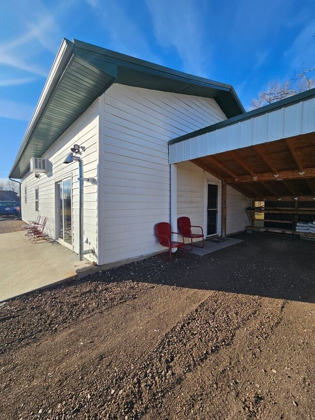 Building Photo - 5896 Southside Dr