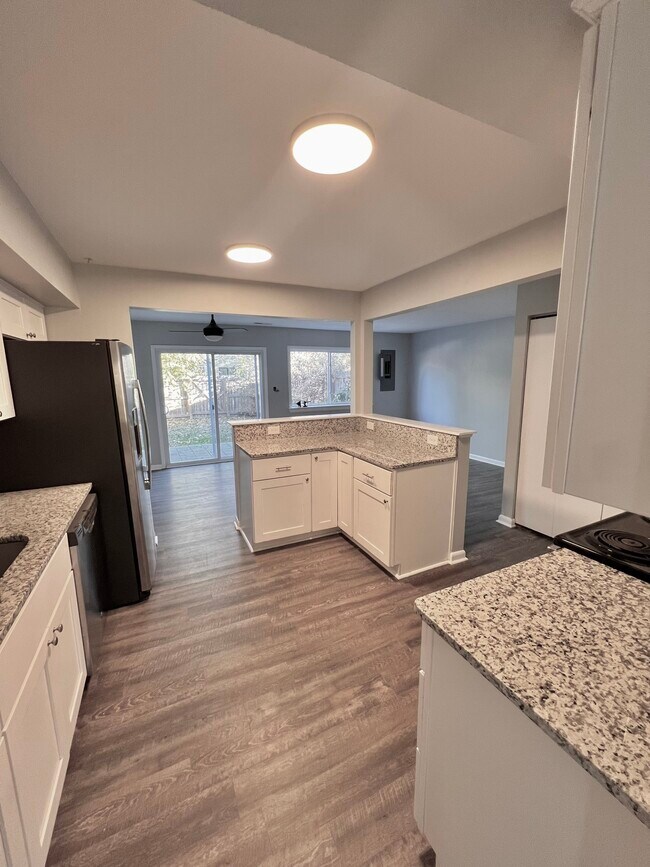 Building Photo - 5376 Commons Ct