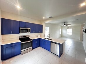 Building Photo - 379 Annies Pl