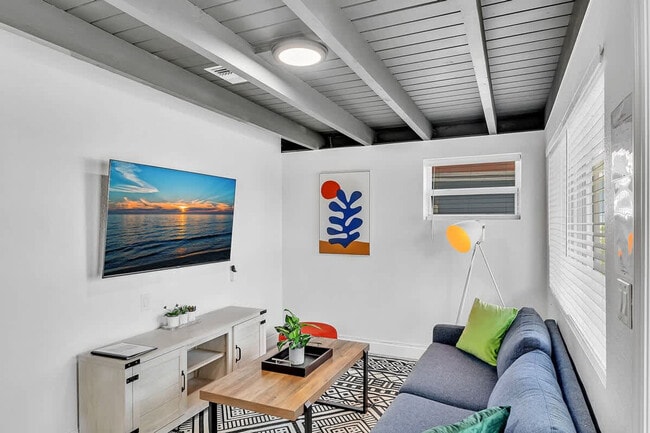 Foto del edificio - 1568 NE 35th St