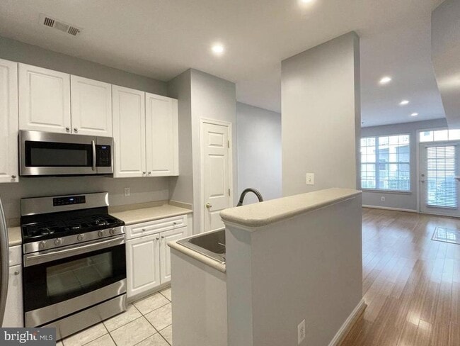 Building Photo - 2651 Park Tower Dr