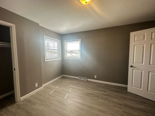 Building Photo - 5760-5762 N 99th St. (Duplex)