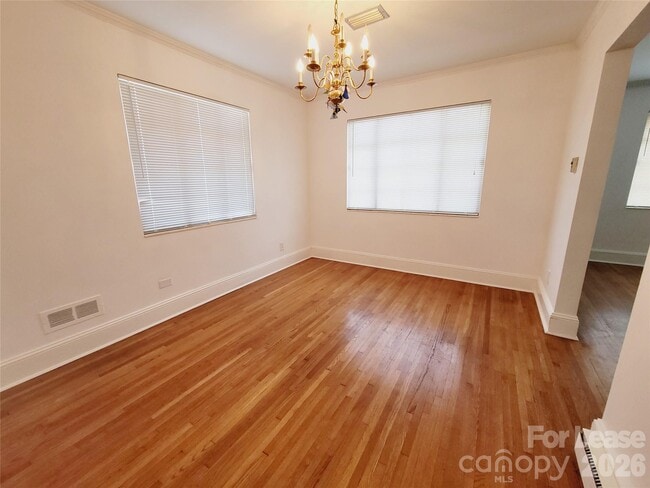 Foto del edificio - 1348 E Woodlawn Rd