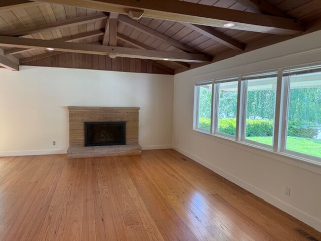 Building Photo - Beautiful updated single level Lafayette h...