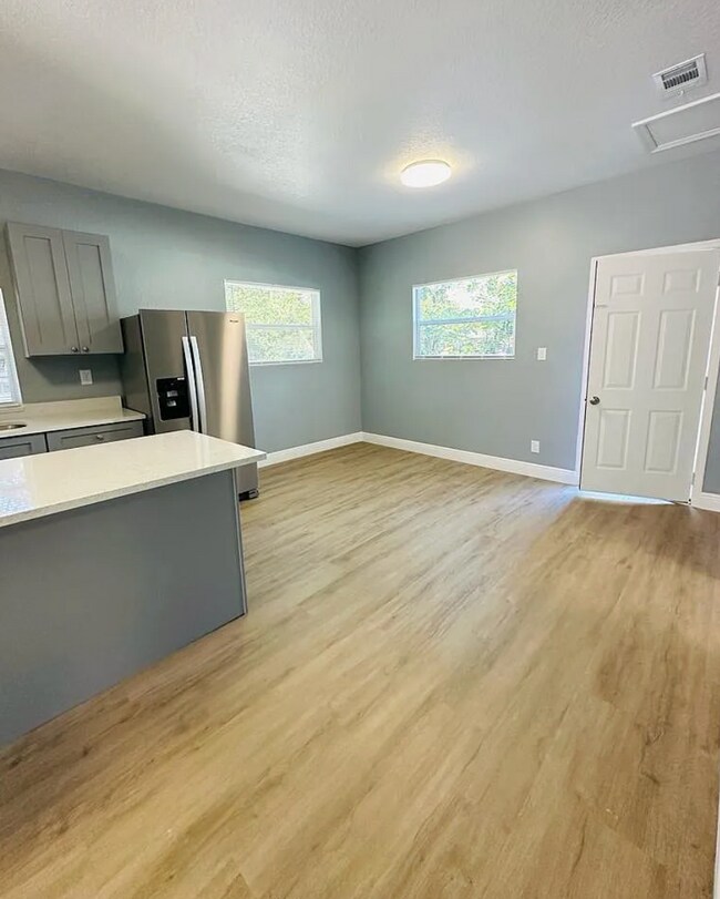 Foto del edificio - 2139 W St John St