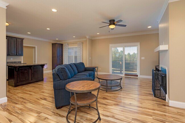 Foto del edificio - 275 Hazelwood Rd