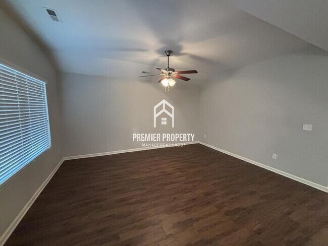 Foto del edificio - 4623 Woodford Cir