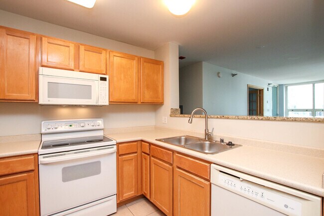 Building Photo - 345 N La Salle St