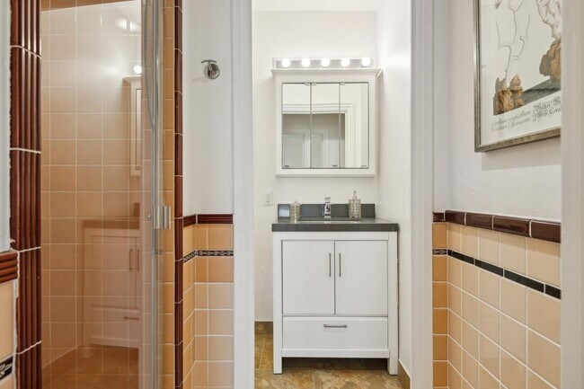 Foto del edificio - 631 O'Farrell St