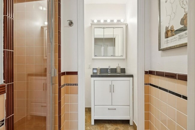 Foto del edificio - 631 Ofarrell Street, 2002