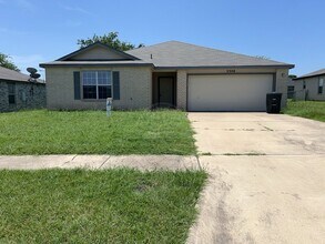 Building Photo - 3308 Lakecrest Dr