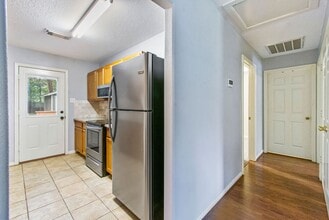 Building Photo - 10629 Royal Cavins Dr