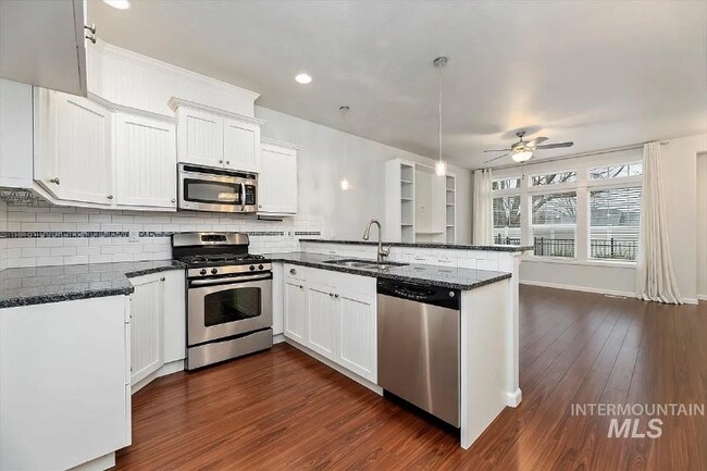 Foto del edificio - 4372 N Five Mile Rd