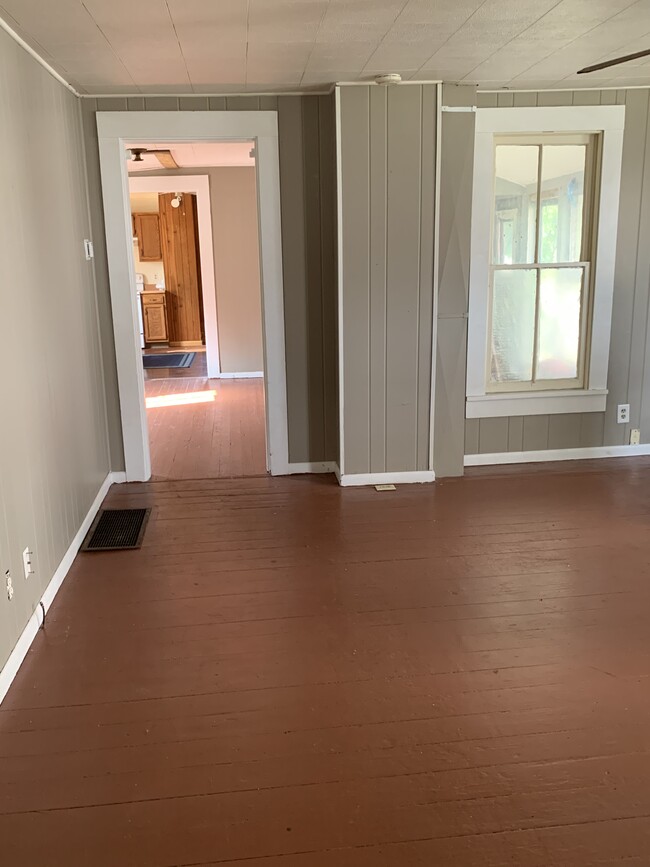 Living area - 915 E Pearl St
