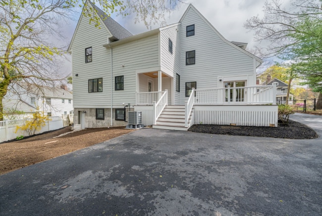 Building Photo - 653 Chestnut St